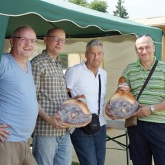 Am DIF-Stand gab es an beiden Festtagen »Risotto al‘Isolana«, zubereitet von den beiden Köchen aus der Partnergemeinde Isola della Scala (v. r.).