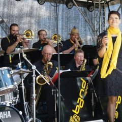 Platzkonzert auf dem »La Londe-Platz« in Walluf mit der »Jungen BigBand Idstein«.