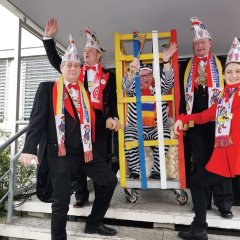 Alle Gegenwehr war vergebens, das närrische Komitee des Carneval Clubs Budenheim 1925 e.V. „die Rheischnooke“ nahmen den Bürgermeister kurzerhand gefangen.