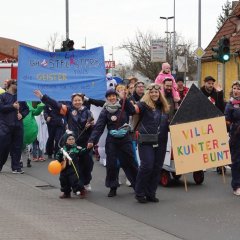 Und die Kinder mit Eltern der zweiten gemeindeeigenen KITA »Villa Kunterbunt« in der Jahnstraße.