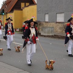 Die »Dalles-Ehrengarde Budenheim von 2007 e.V.« mit der rollenden Hundestaffel.